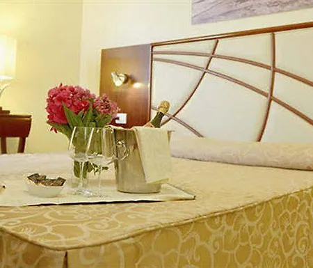 Отель Esplanade Марина-ди-Пьетрасанта