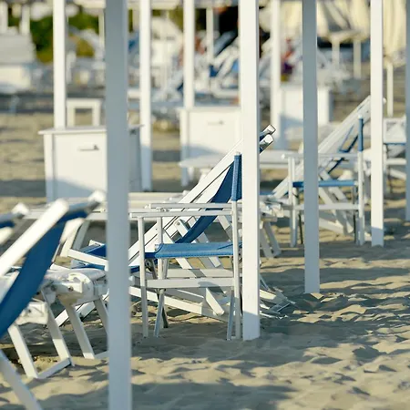 Отель Esplanade 3*