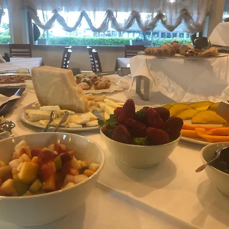 Esplanade Марина-ди-Пьетрасанта